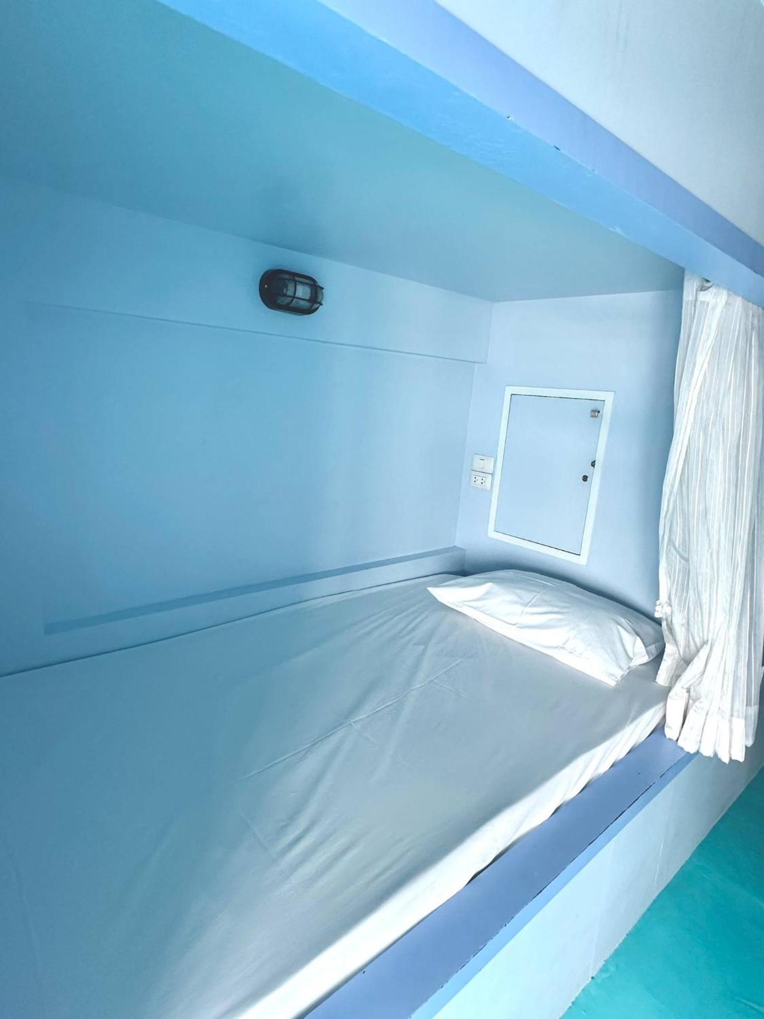 The Port Hostel Surat Thani Buitenkant foto