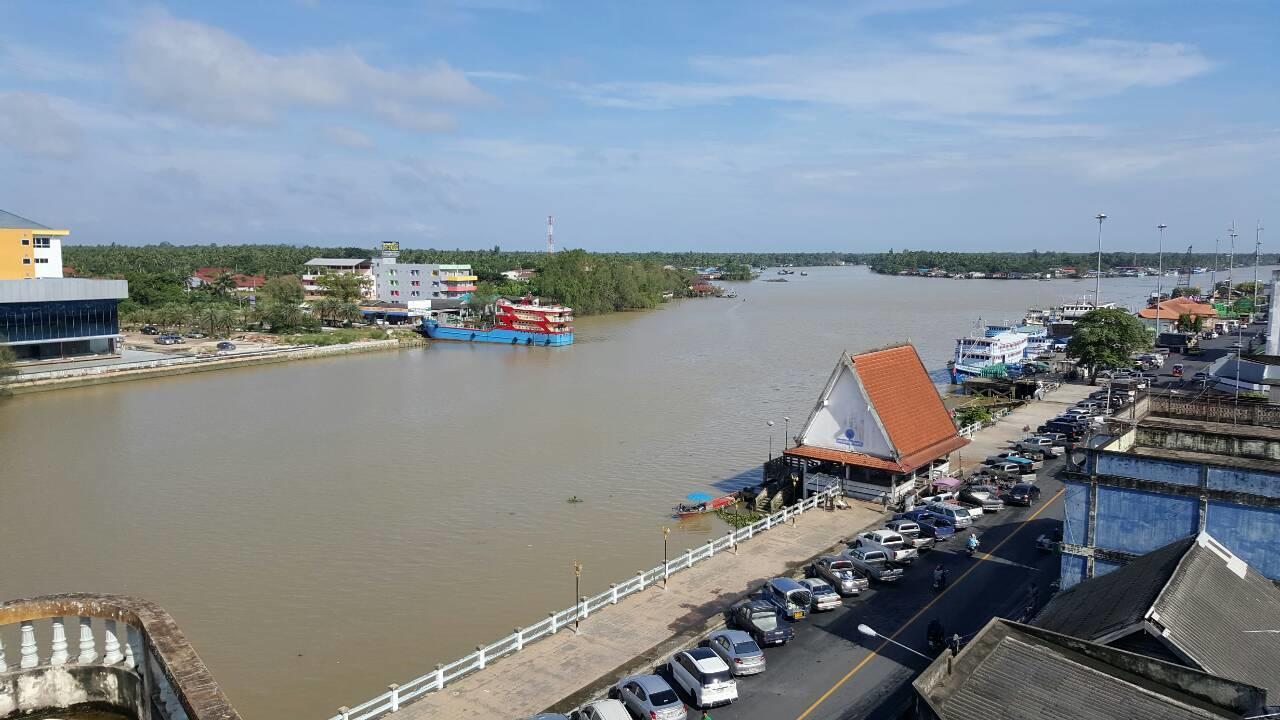 The Port Hostel Surat Thani Buitenkant foto