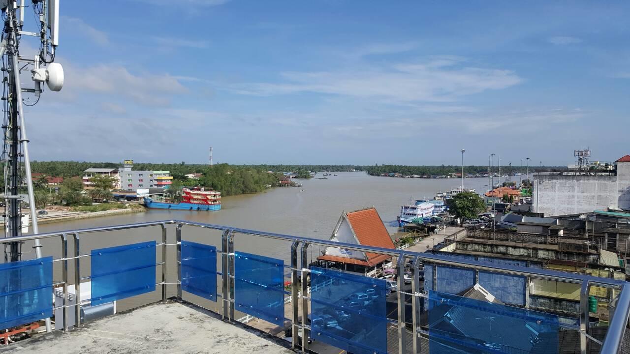 The Port Hostel Surat Thani Buitenkant foto