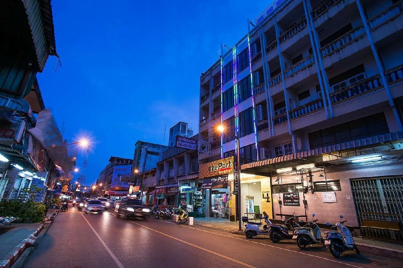 The Port Hostel Surat Thani Buitenkant foto