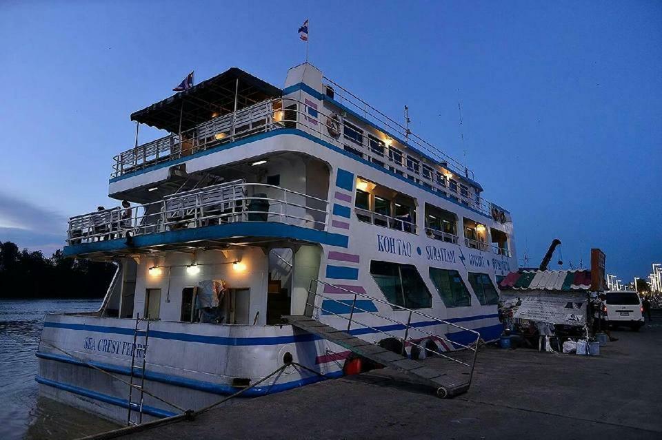 The Port Hostel Surat Thani Buitenkant foto
