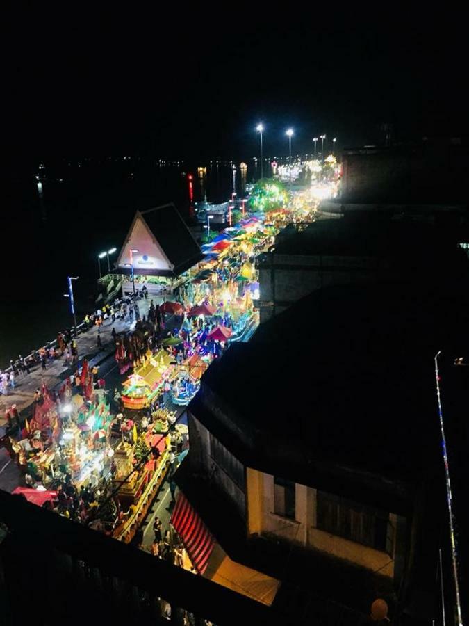 The Port Hostel Surat Thani Buitenkant foto